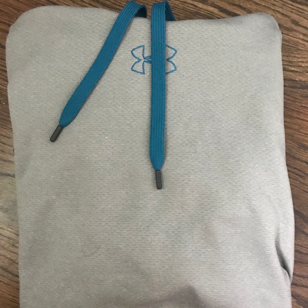 Men’s under Armour hoodie
